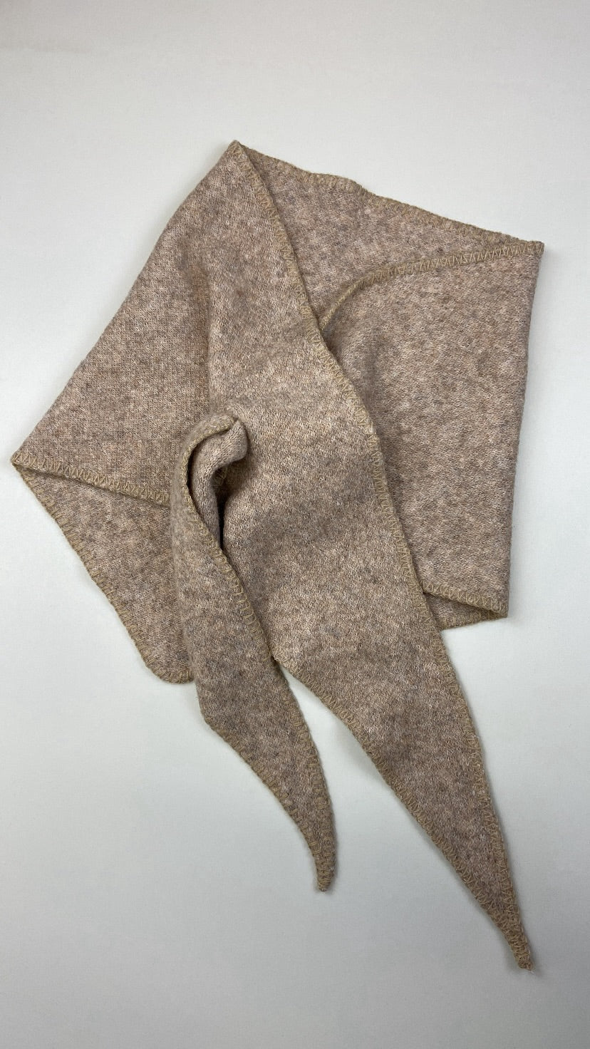 Écharpe triangle Sybille taupe