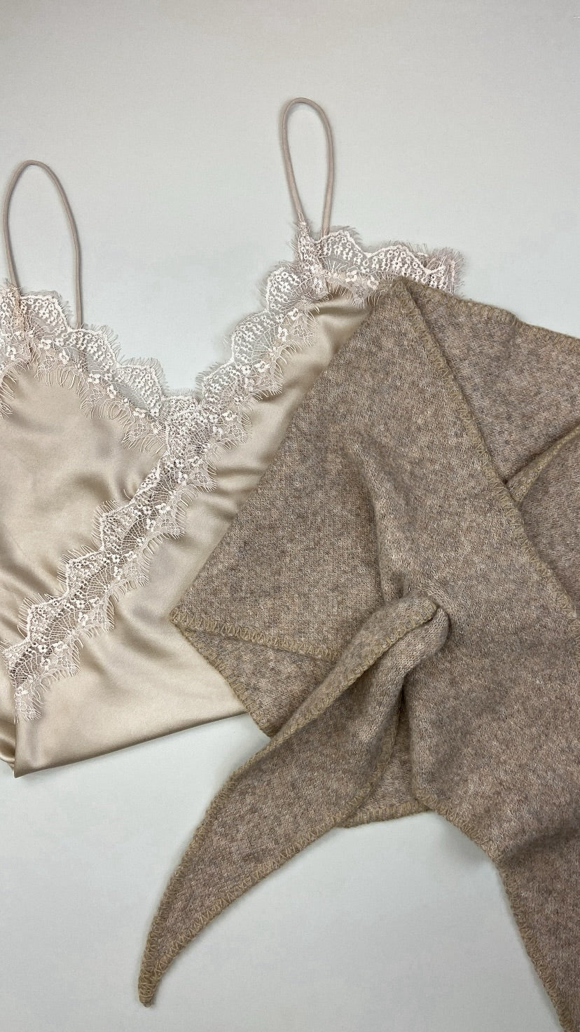 Écharpe triangle Sybille taupe