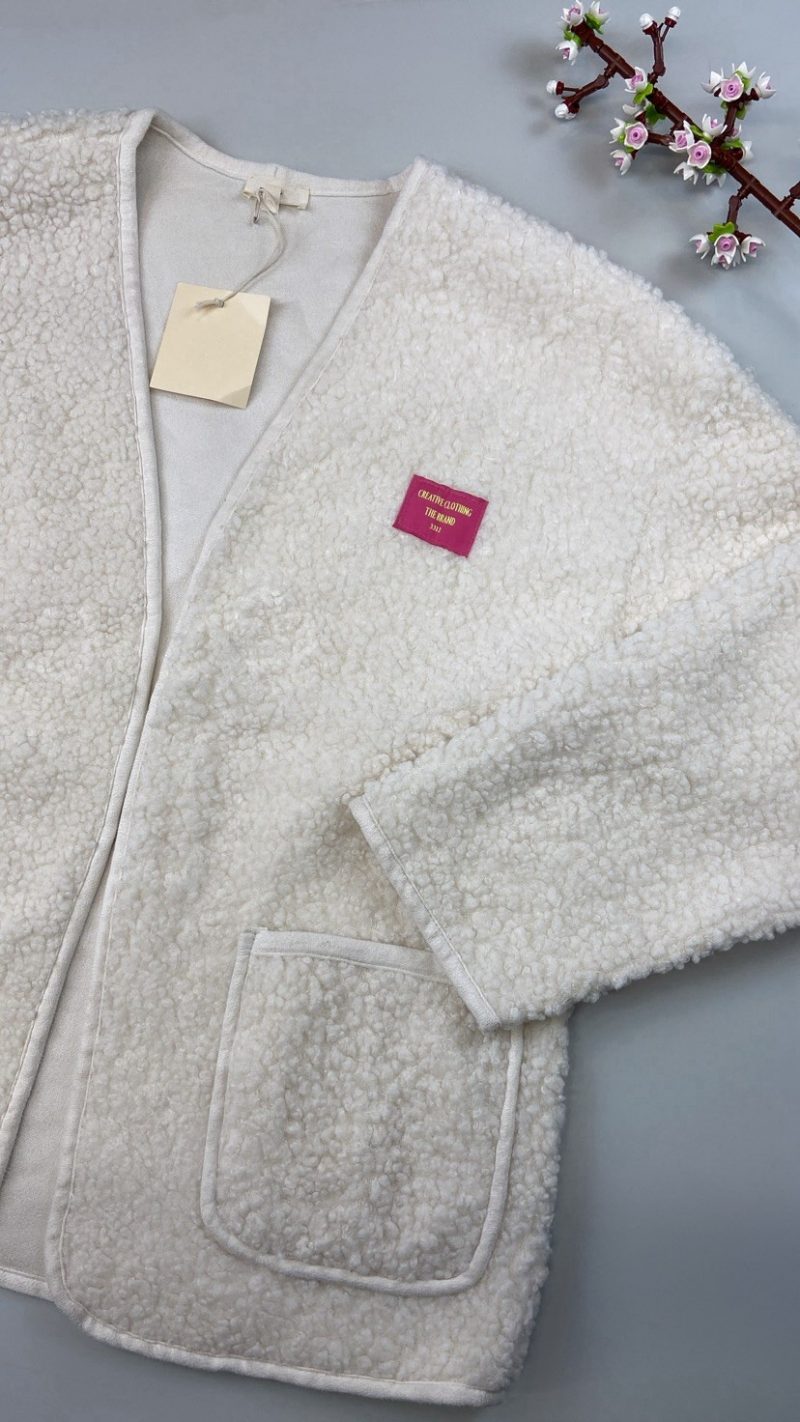 Veste moumoute blanc cassé logo rose - Clap Apparel 